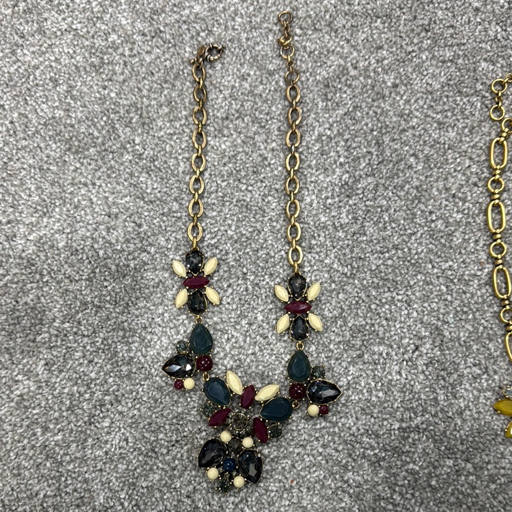 Elegant Gold and Multicolor Statement Necklace